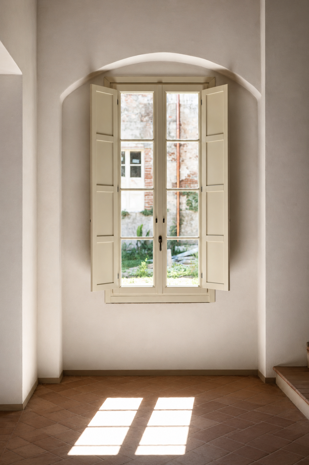 Finestra ad arco — restauro storico